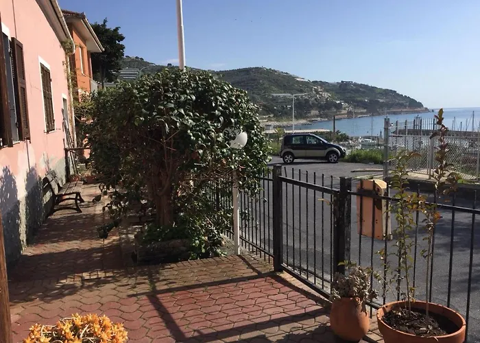 Froggy House San Lorenzo al Mare