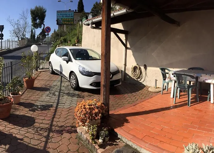 Semesterbostad Froggy House *