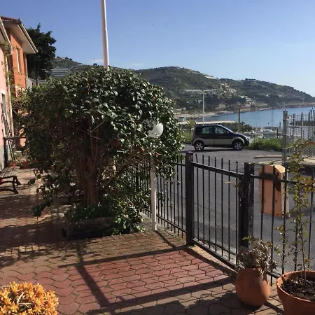 Froggy House San Lorenzo al Mare